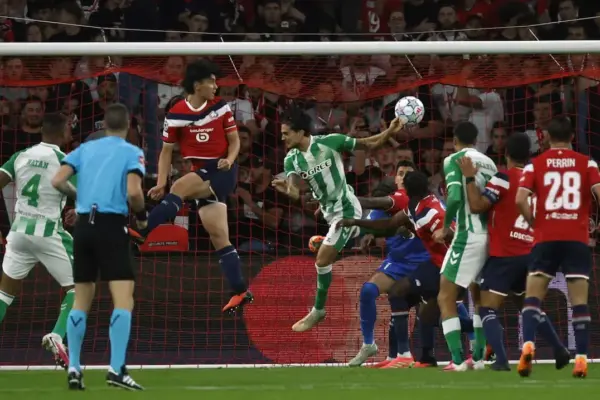 Bartra impulsa a un Betis que se estrena con victoria en Lille
