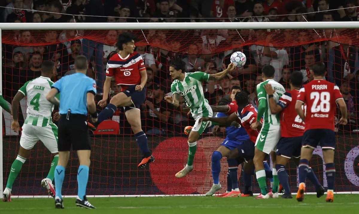 Bartra impulsa a un Betis que se estrena con victoria en Lille