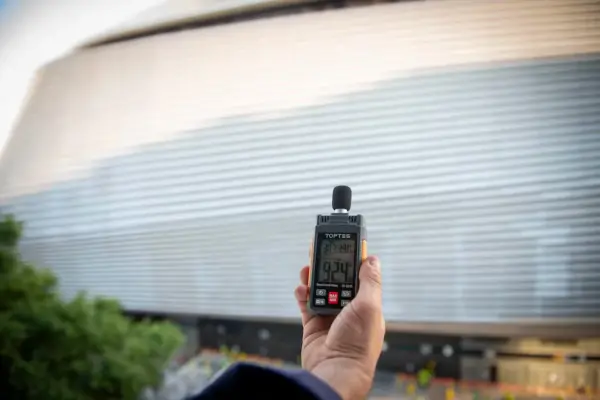The neighbors of the Bernabéu strike back at Almeida for allowing unauthorized noise levels at the NFL American football game