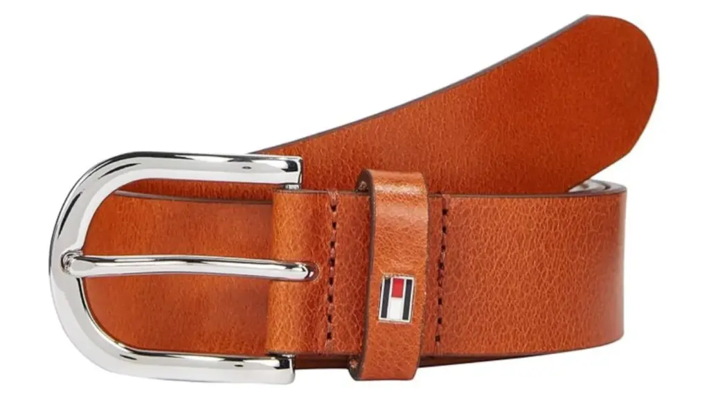Cinturrón Tommy Hilfiger: este accesorio eleva cualquier look.