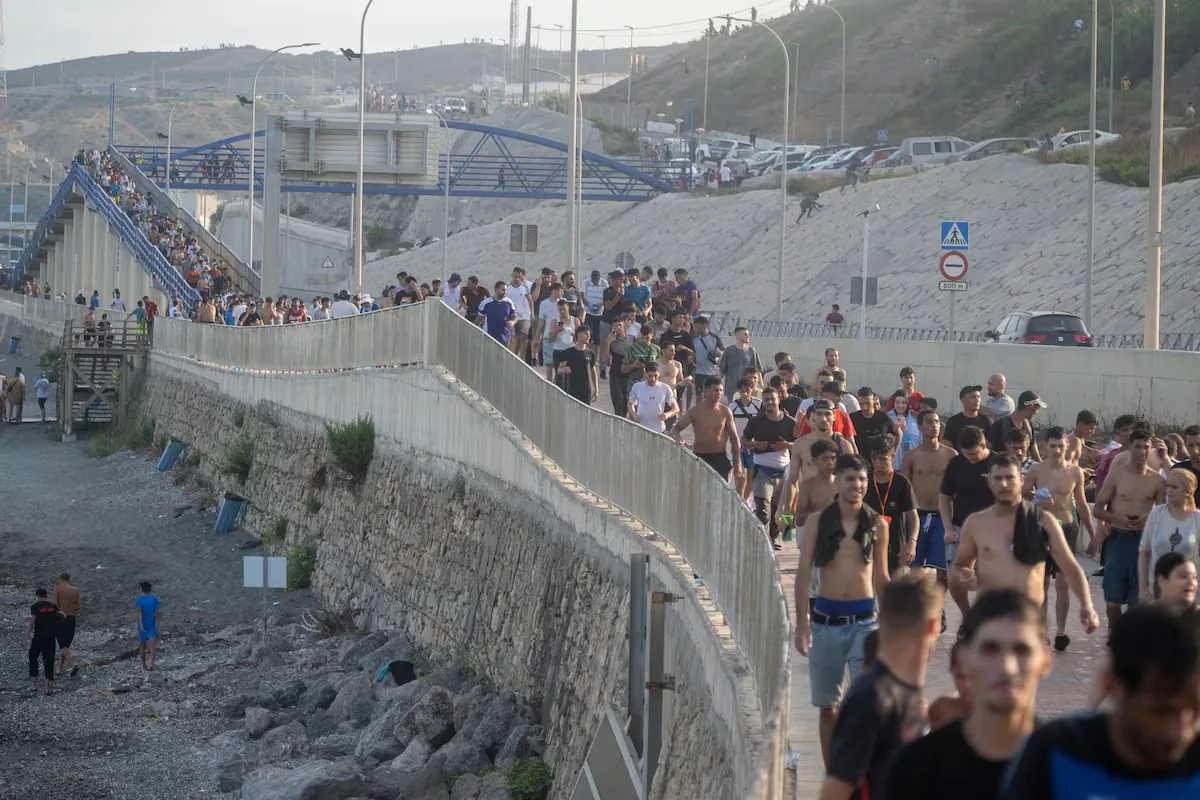 The Police report points out that Moroccan agents "guided" the entry of migrants into Ceuta