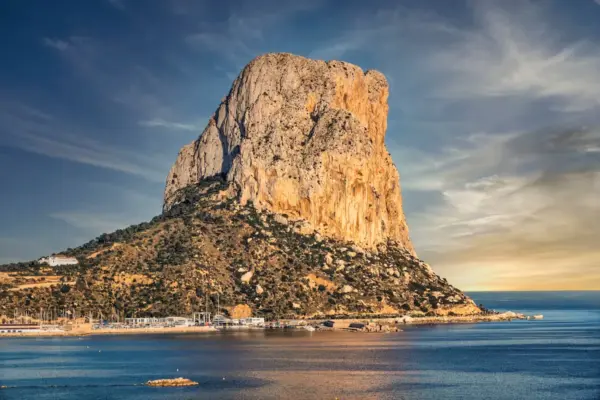 Calpe, renewing itself in the shadow of the Peñón
