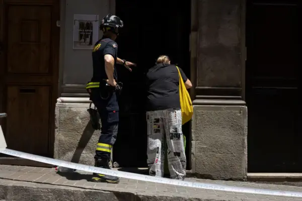 Neighbors evicted due to the L9 sinkhole will sue the Generalitat
