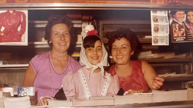 The final chapter of one of the neighborhood's last kiosks: Antonio retires and leaves the three-generation business in limbo