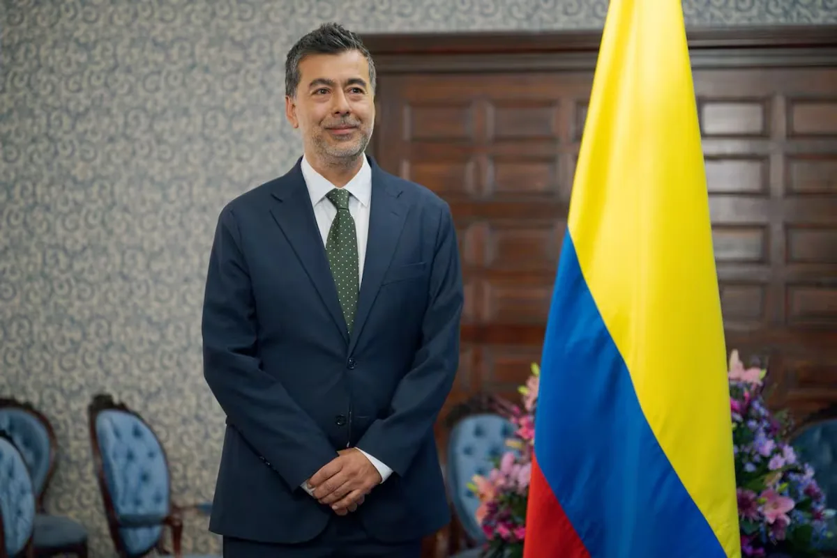 Abelardo de la Espriella entrusts his tough immigration policy to a retired police officer