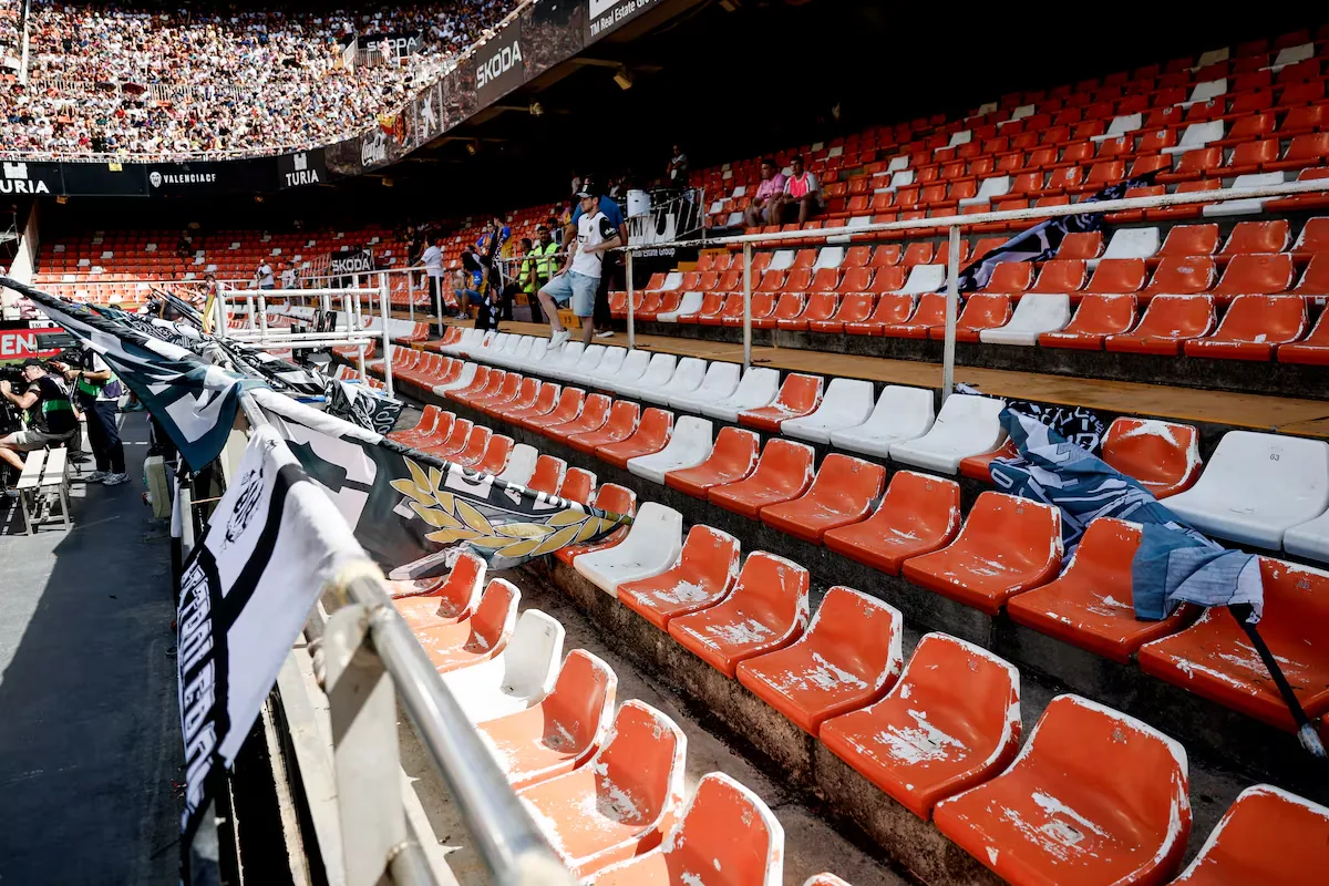 Mestalla fans lash out at the box and the team, and Corberán responds: “This match leaves us all shaken”