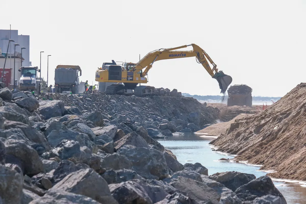 The neighbors of a large housing development near Doñana open a new front to demand a wastewater treatment plant