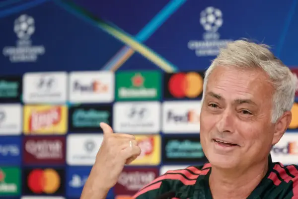 Mourinho recovers the famous “Why?“ from 2011 to complain about the penalty not repeated against Betis