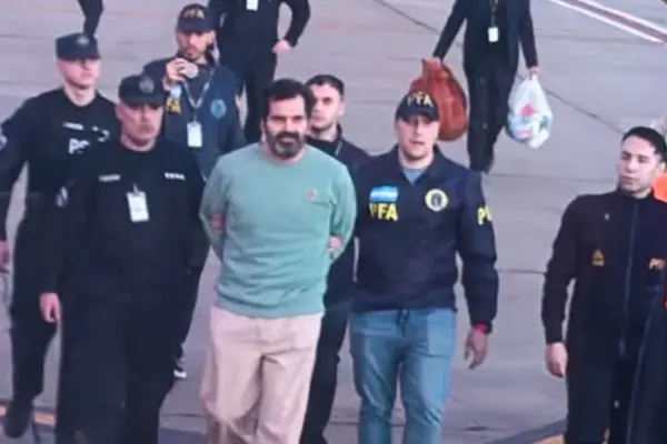 The Prosecutor's Office finds customs and weapons documentation in a Farías Laguna warehouse