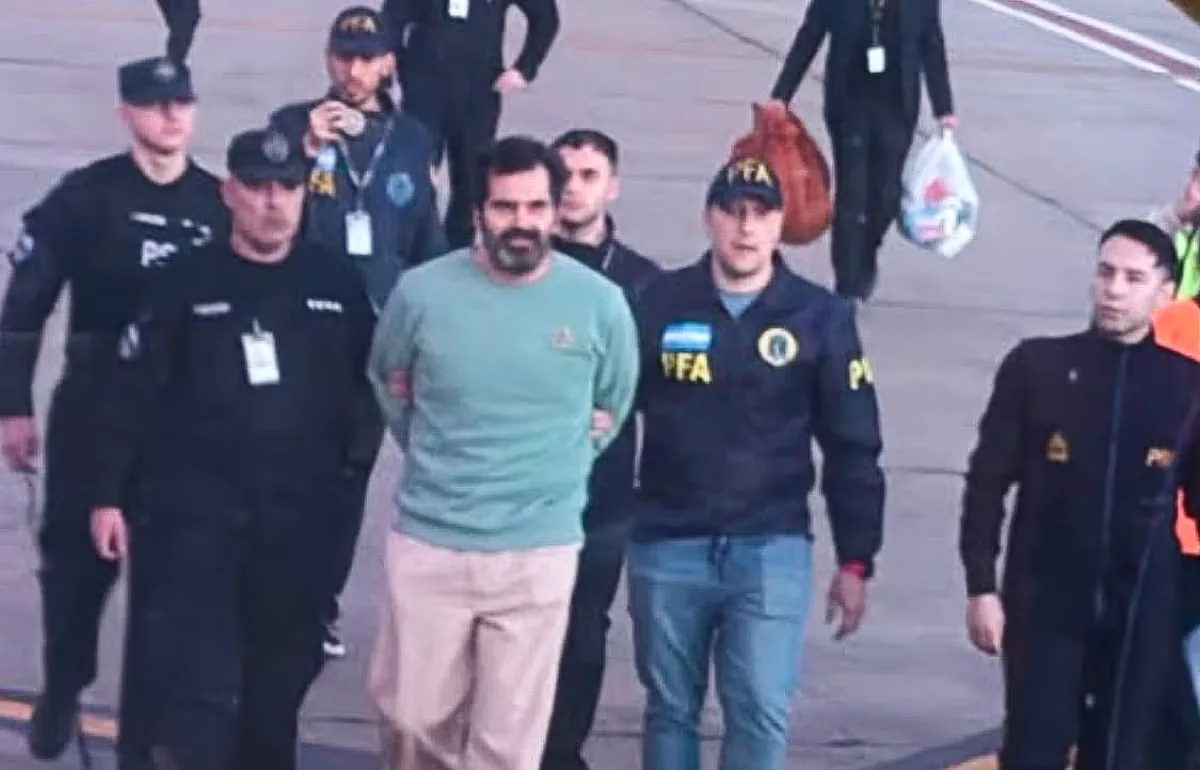 The Prosecutor's Office finds customs and weapons documentation in a Farías Laguna warehouse