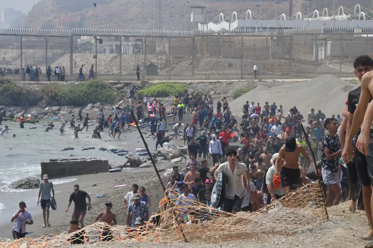 The Government records a drop in irregular immigrants so far this year, not counting the more than 70,000 from the mass crossing in Ceuta