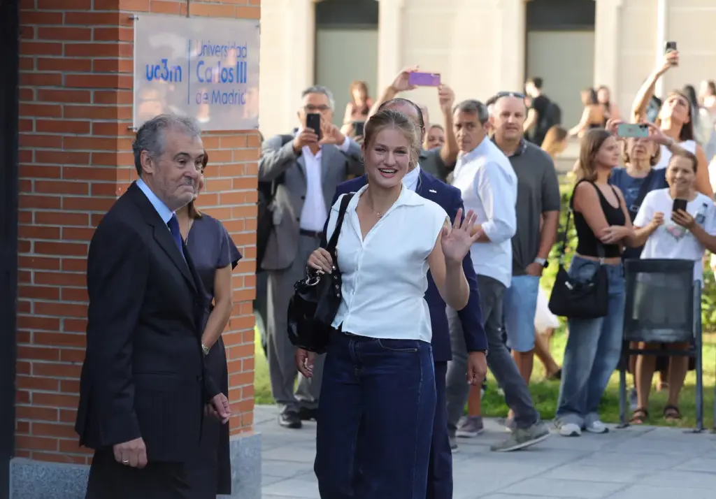 The Princess of Asturias begins her university life without the privileges stipulated in 1988 for her father