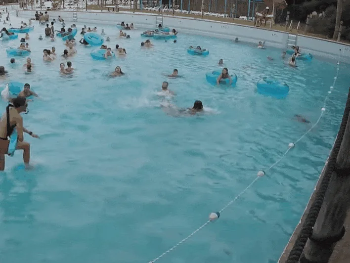 The summer with the most drownings on record: how to recognize someone in danger?