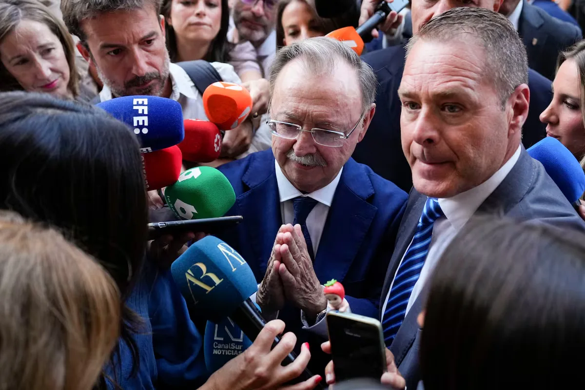 The minutes show that Vivas supported the use of the port in his meetings with Sánchez before backing down