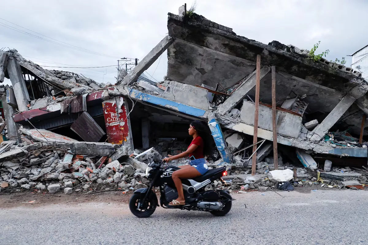 A new spiral of war begins in a country struck by an earthquake