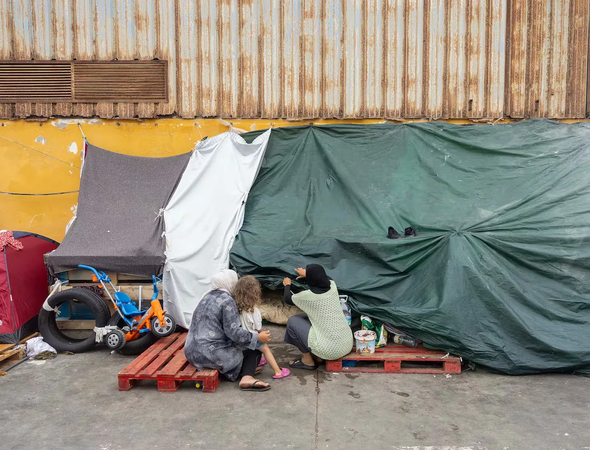 Nerves and fear among migrant families camping on the streets of Ceuta: “We wander around looking for somewhere to sleep”