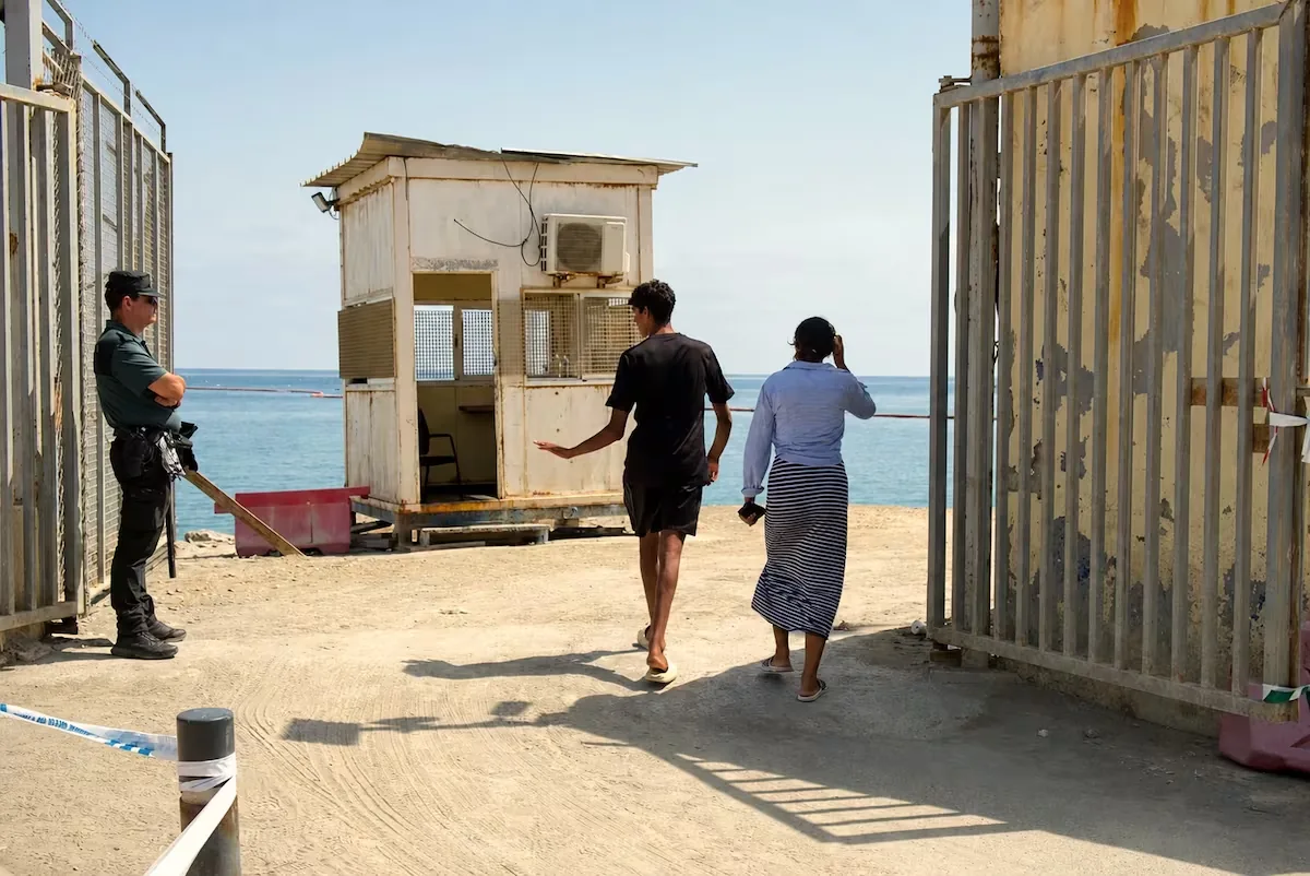 Leaving Ceuta on my own feet: "I can't take it anymore, I'm leaving. I still don't know why I came"