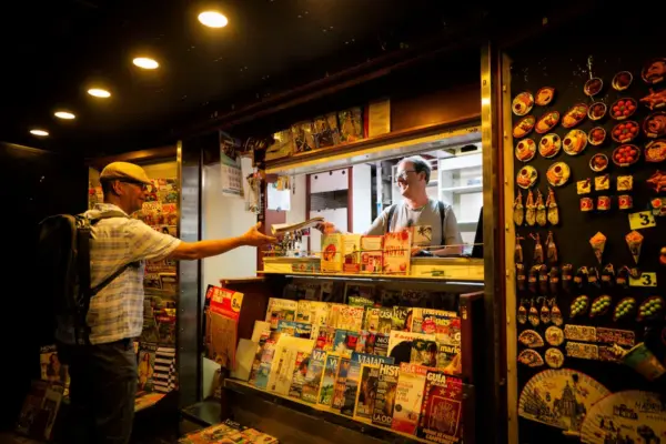 The final chapter of one of the neighborhood's last kiosks: Antonio retires and leaves the three-generation business in limbo