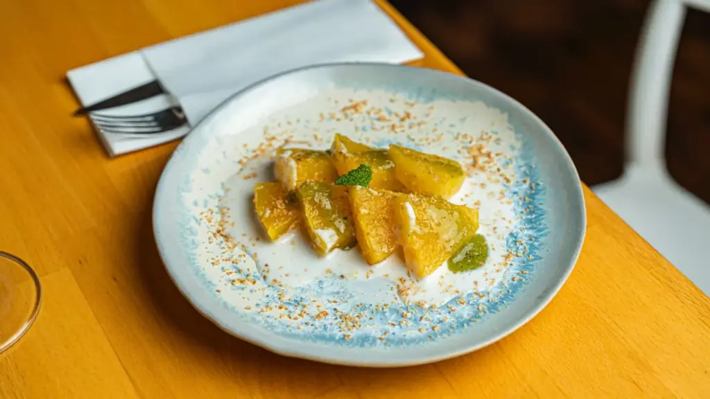 Why is there almost never fruit for dessert in restaurants in Spain?