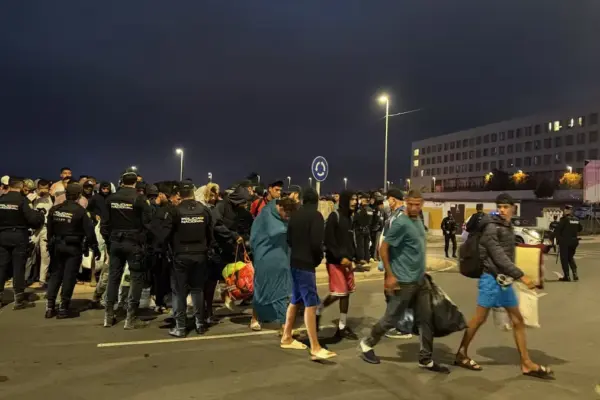 Latest news on immigrant entry to Ceuta, live | Police transfer hundreds of migrants to a new facility in Ceuta