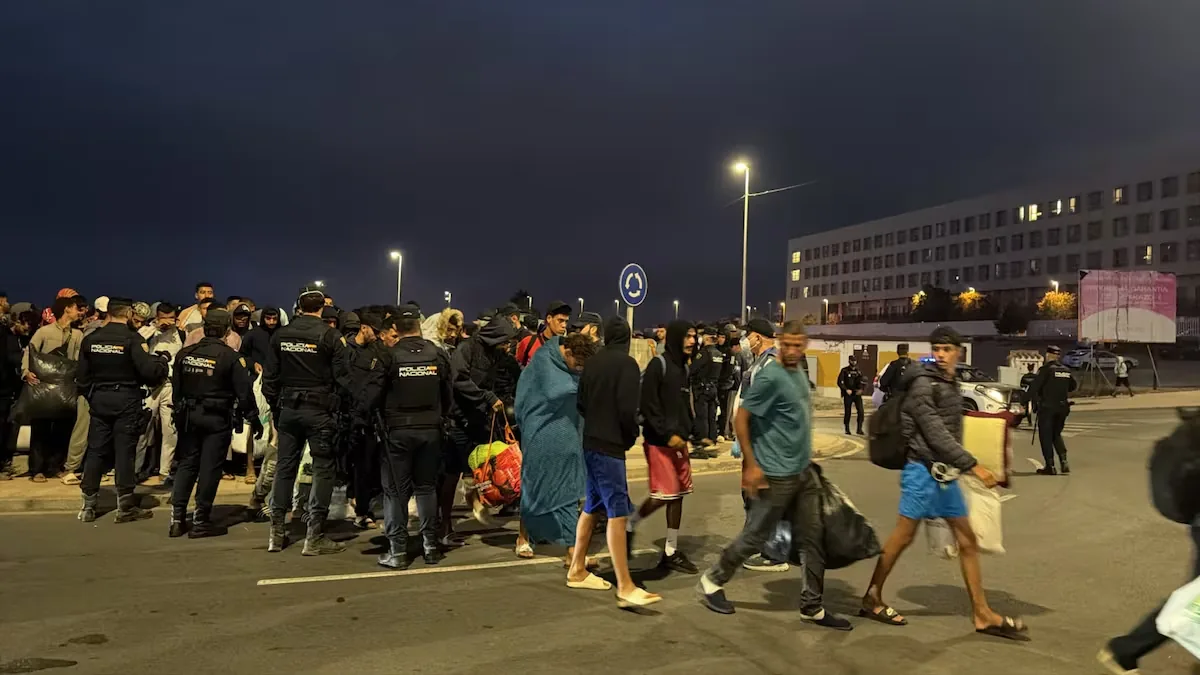 Latest news on immigrant entry to Ceuta, live | Police transfer hundreds of migrants to a new facility in Ceuta