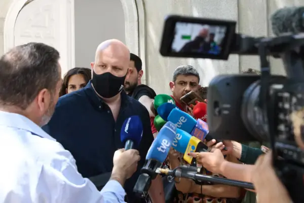 The judge takes the first step to send the businessman who financed Alvise to the bench