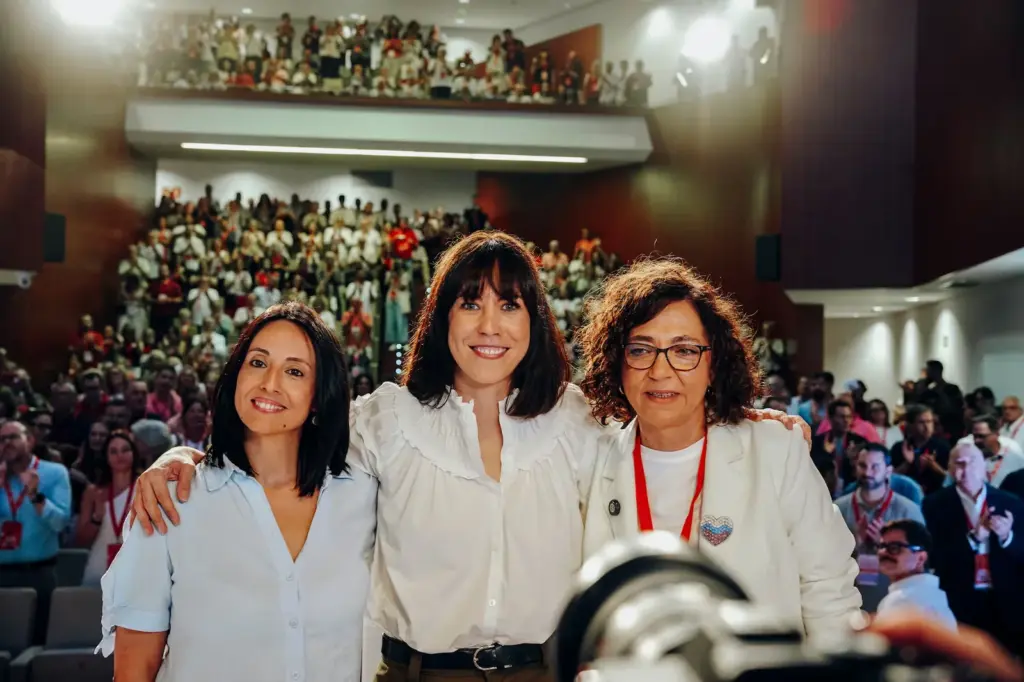 The Valencian socialists unite in Alicante to win the Generalitat and overthrow the "Francoist and sexist laws"