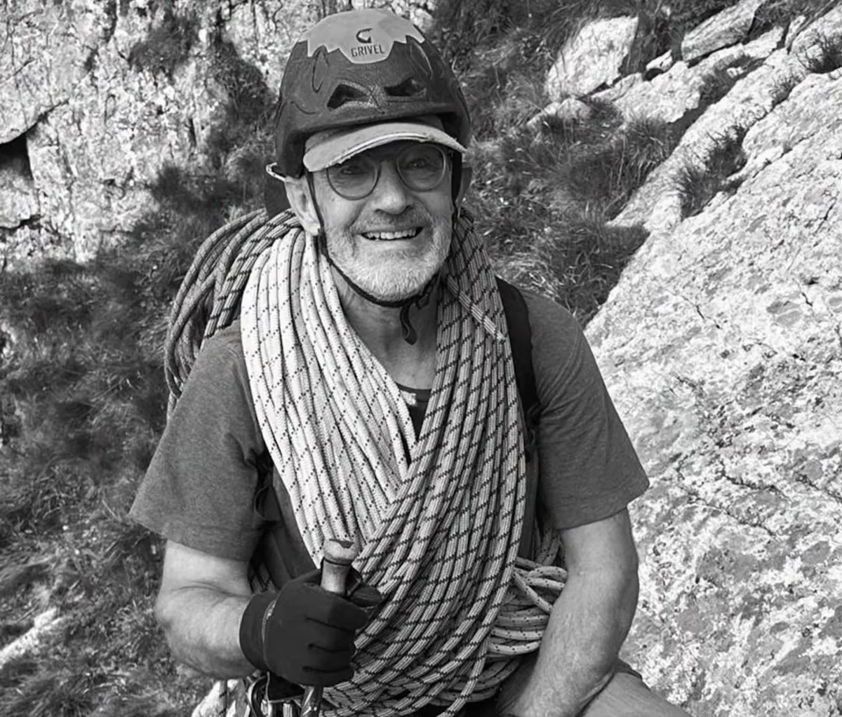 They find the body of Thierry Renault, one of the great French mountaineers of the 80s and 90s