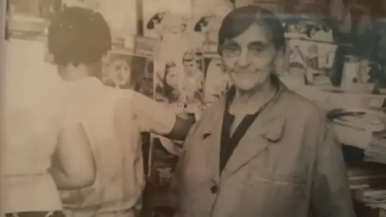 The final chapter of one of the neighborhood's last kiosks: Antonio retires and leaves the three-generation business in limbo