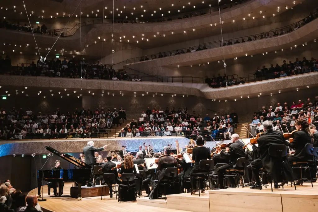 La Elbphilharmonie, the building that "everyone adores," faces its tenth anniversary with a parade of the best North American orchestras