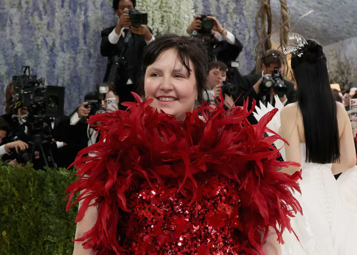 Lena Dunham desvela que ha tenido una hija por vientre de alquiler: “Impotente e incapaz de sentir los cambios físicos, empecé a comprar ropa de bebé”