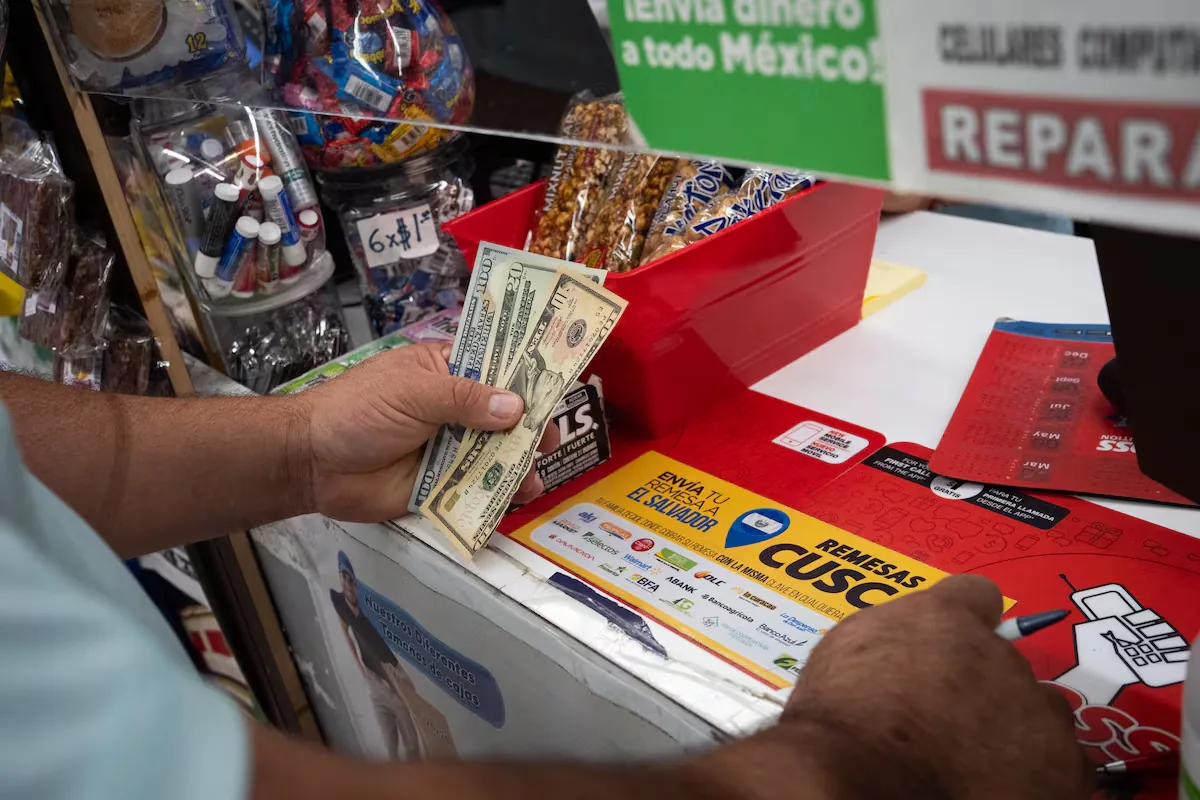 Global shift in remittances: Latin America grows by 132% in 10 years and digital transfers soar