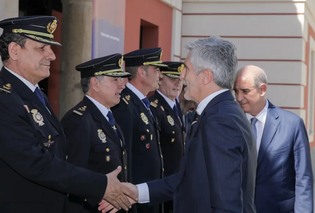 Marlaska asks the Police Director to clarify if there is a report pointing to Morocco in the massive assault on Ceuta