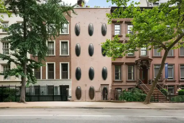 A "spaceship" in the middle of Manhattan: can New York's most unique building be saved?