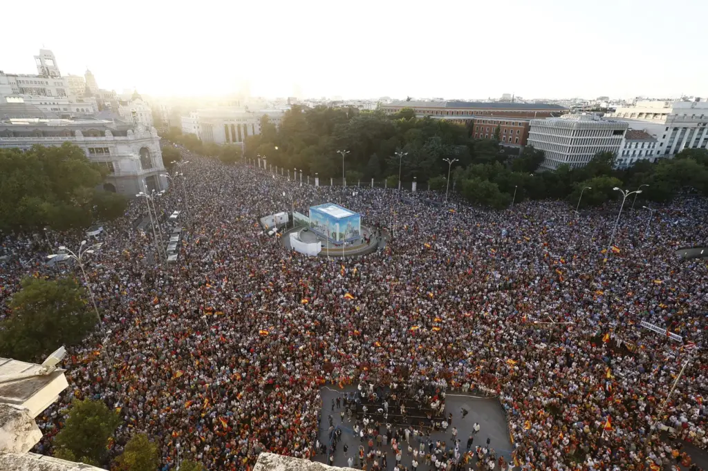 Feijóo and Abascal join forces in the protest for Ceuta and accuse Sánchez of “lying” to Spaniards: “He is a traitor”