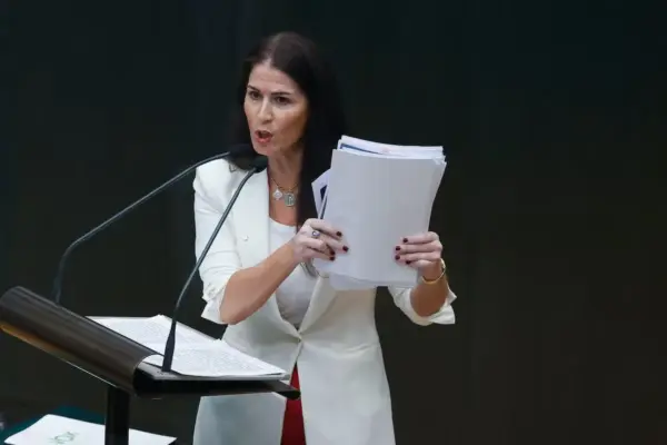 Carla Toscano deja su acta de concejala en el Ayuntamiento de Madrid tras su expulsión de Vox