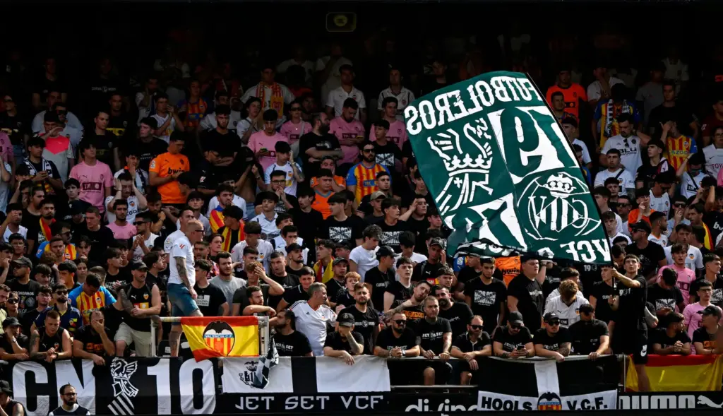 Mestalla fans lash out at the box and the team, and Corberán responds: “This match leaves us all shaken”