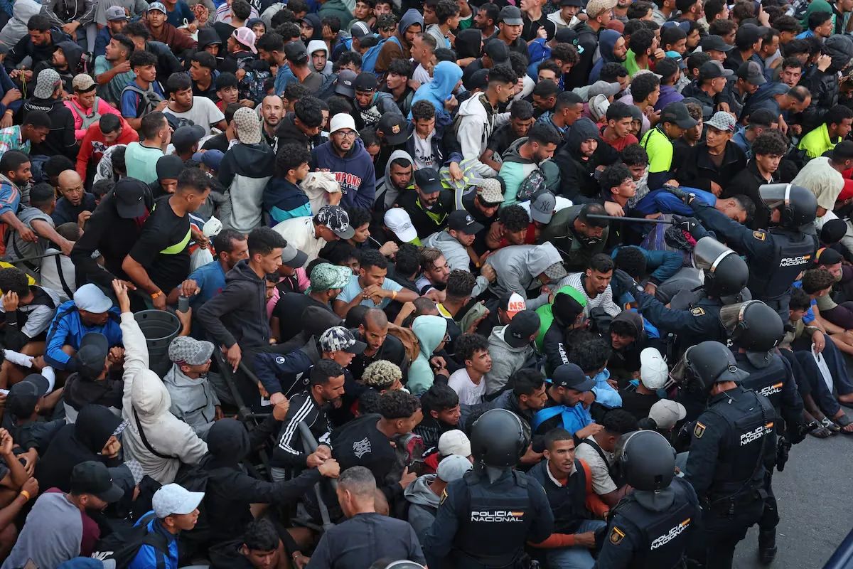 Crisis in Ceuta and political news, live | Tension and nervousness among migrants during the transfer from the beaches to the port of Ceuta