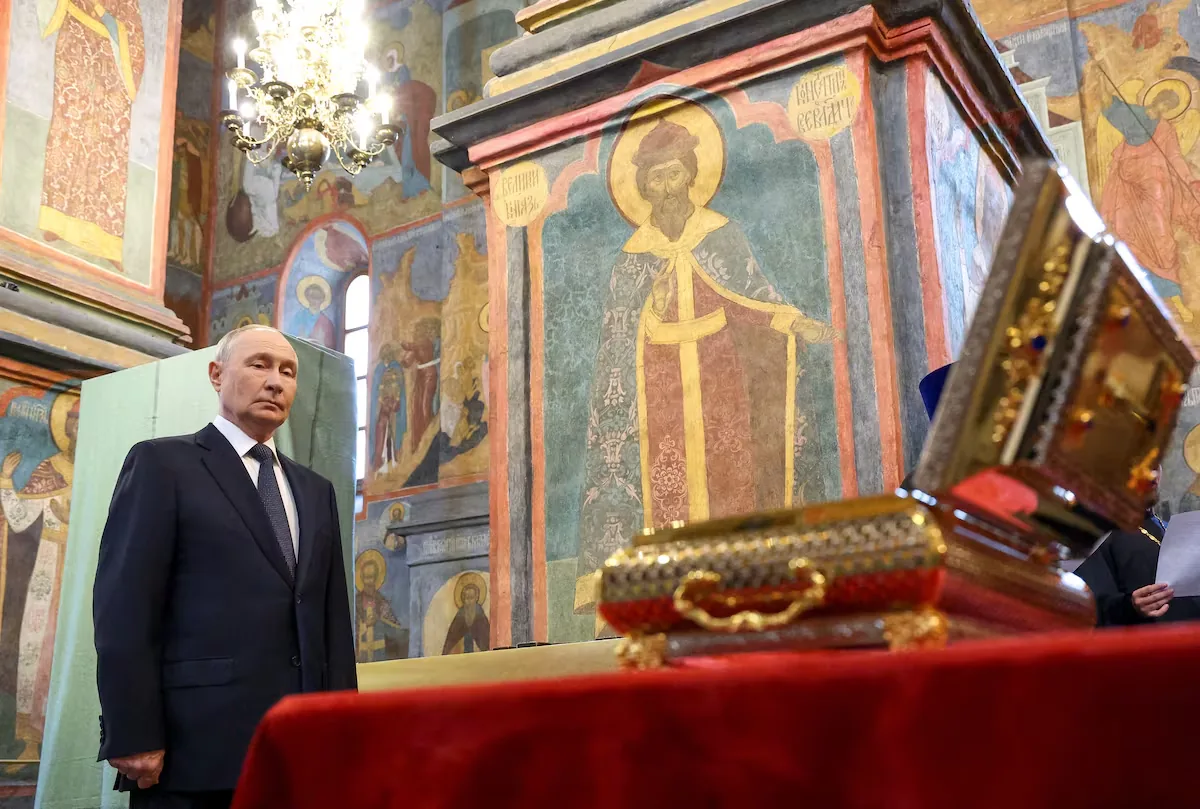 Putin sends his troops the relics of Prince Donskoy, a myth of his millennial war against the West
