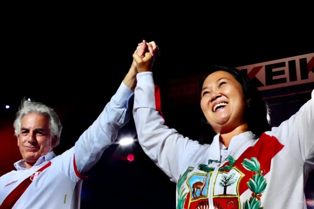 Keiko Fujimori anuncia a Álvaro Vargas Llosa como próximo embajador de Perú en Estados Unidos