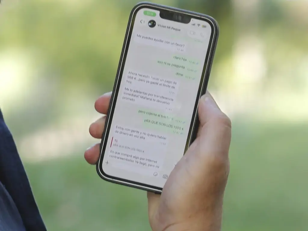 This is how the new WhatsApp scam works: they ask for money from your profile to friends and family without you noticing