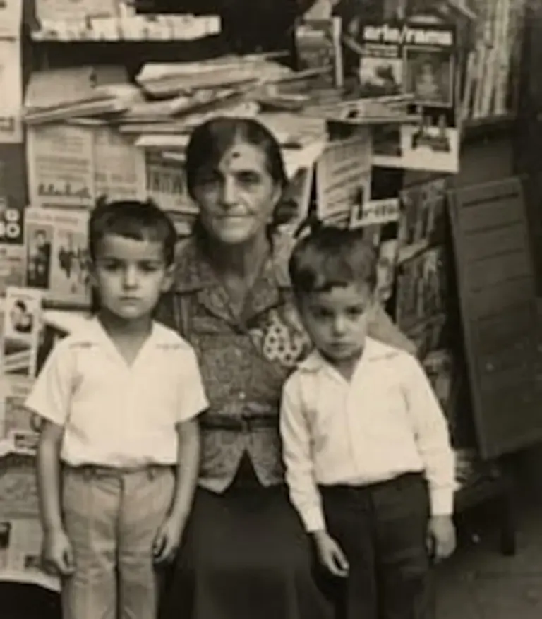 The final chapter of one of the neighborhood's last kiosks: Antonio retires and leaves the three-generation business in limbo
