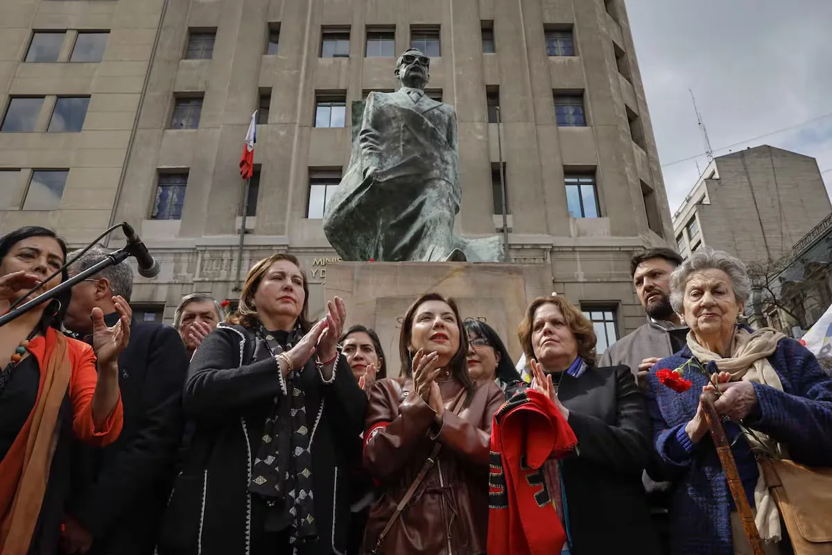 Kast rewrites the memory of Pinochet's coup and calls not to remain "anchored in the past"