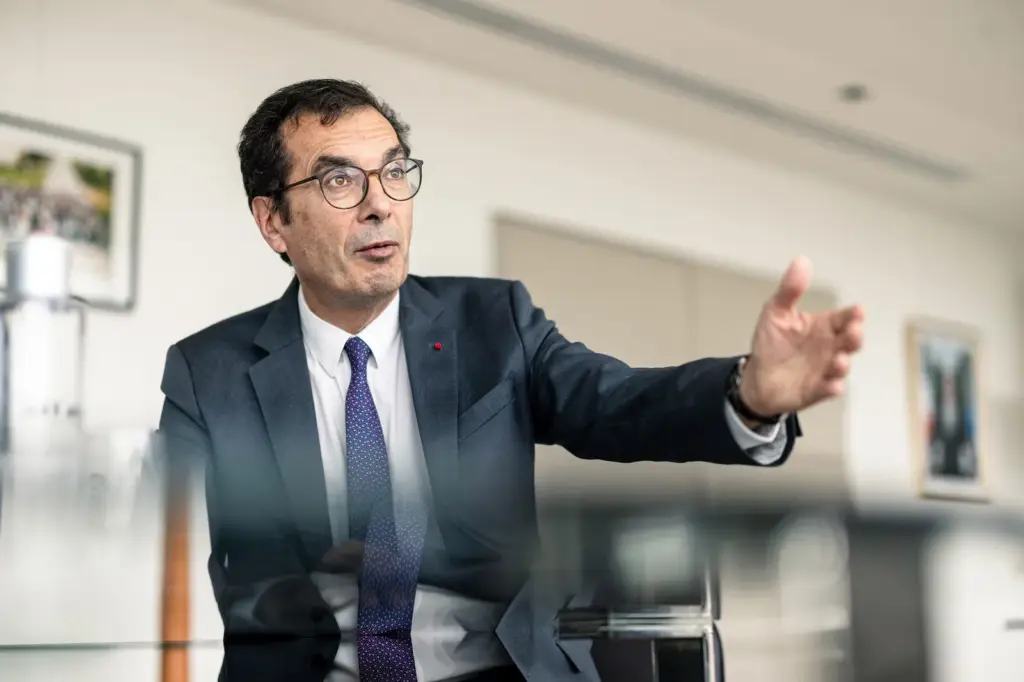 The French Minister of Labor: "I visit Spain to learn how to combine rising temperatures and the working world"