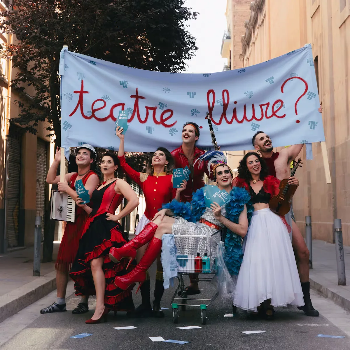 A comedy about a group of young people who decide to stage ‘La bella Helena’ opens the 50th anniversary celebration of the Lliure