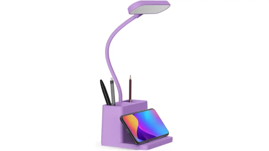 Reds, greens, blues and much more: colored desk lamps to choose your favorite model.