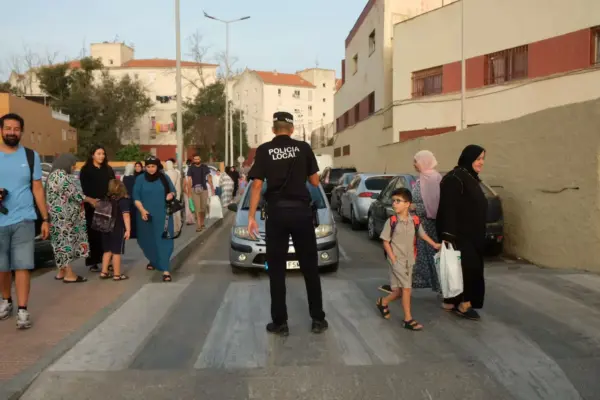 Complaints about the lack of police deployment during the back-to-school period in Ceuta: "If I had known, I wouldn't have brought my son"
