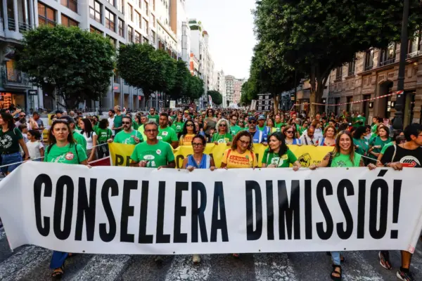 Thousands of teachers take to the streets of Valencia again to demand a “decent and quality” public education