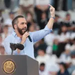 Bukele cede ante el FMI: frena la compra de bitcoin y entrega las reservas actuales a un operador privado