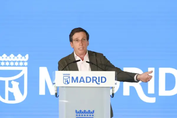 Almeida, about Ayuso's penthouse ahead of the 2027 elections: “They are desperate and keep stretching the chewing gum”